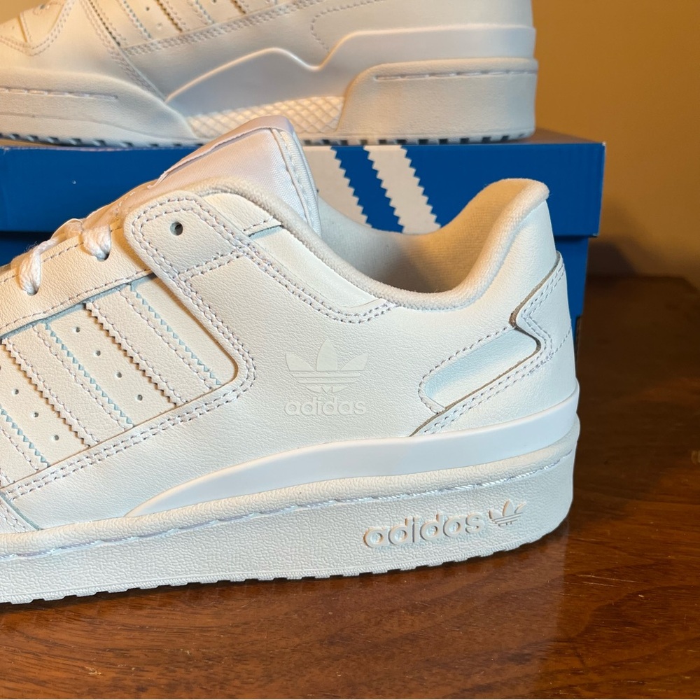 ADIDAS Forum Low Trainers - Picture 3 of 11